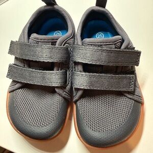 WHITIN Toddler 8 Gray Sneakers Wide Round Toe Barefoot Shoes